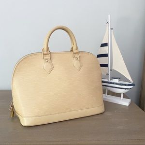 💞ALMA💞Authentic Louis Vuitton Monogram Handbag!